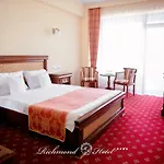 Richmond Mamaia