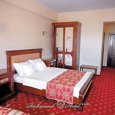 Richmond Mamaia