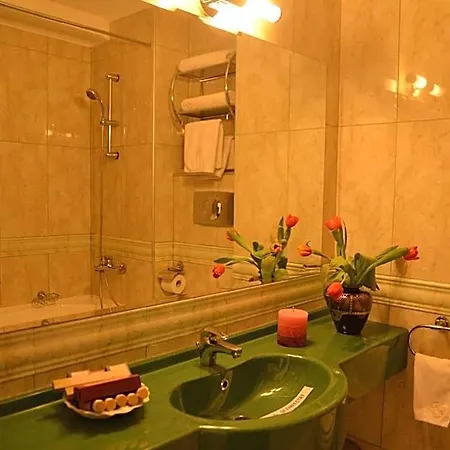 מלון Richmond 4*