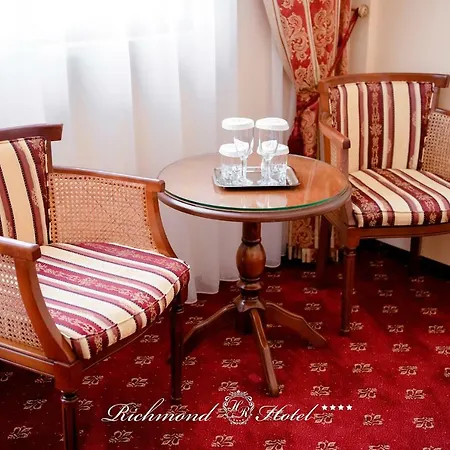 Richmond Mamaia