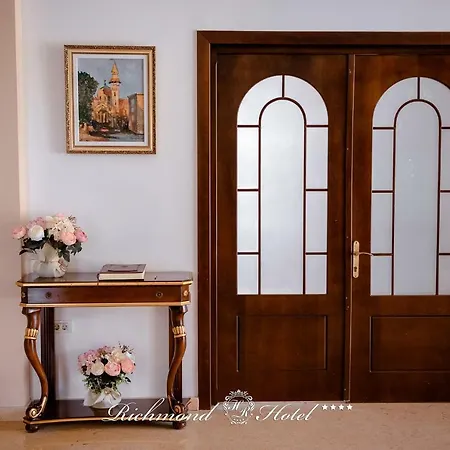 فندق Richmond 4*